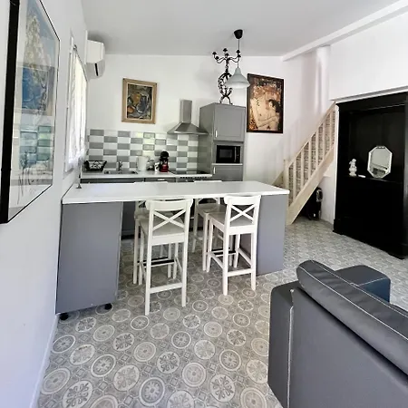 Отель Le Patio Теуль-сюр-Мер
