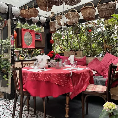 Отель Le Patio Теуль-сюр-Мер